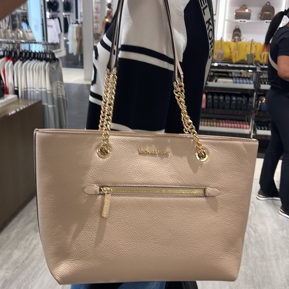 MICHAEL KORS
Jet Set Medium Front Zip Pebbled Leather Chain Tote Bag
Buff
NWT - Picture 14 of 16